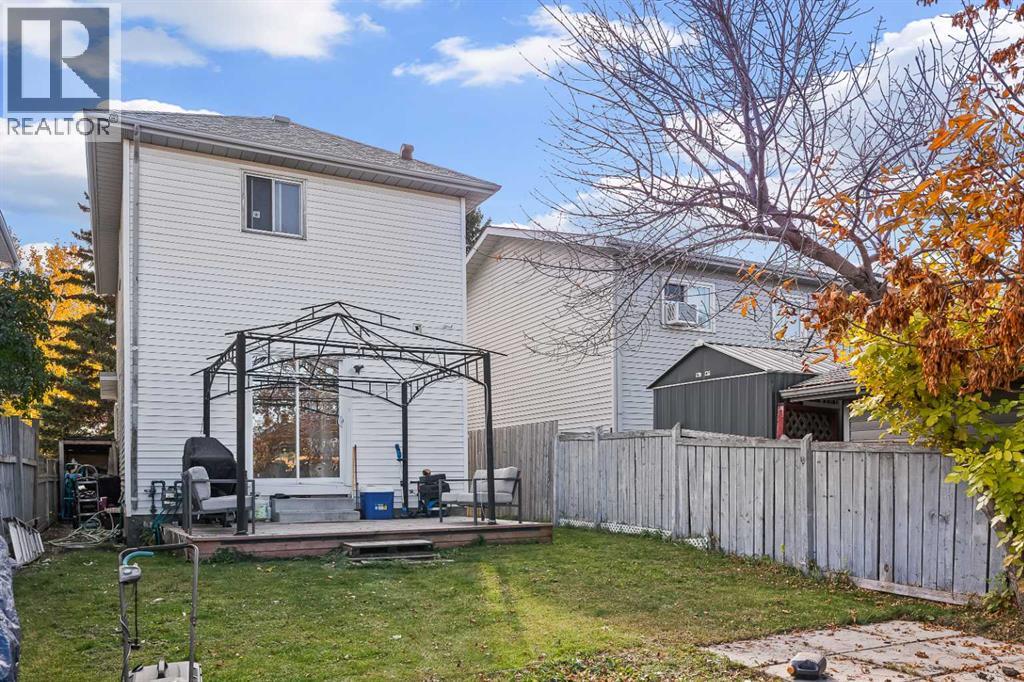 70 Dovercliffe Way, Calgary, Alberta  t2b 2c6 - Photo 8 - A2350478