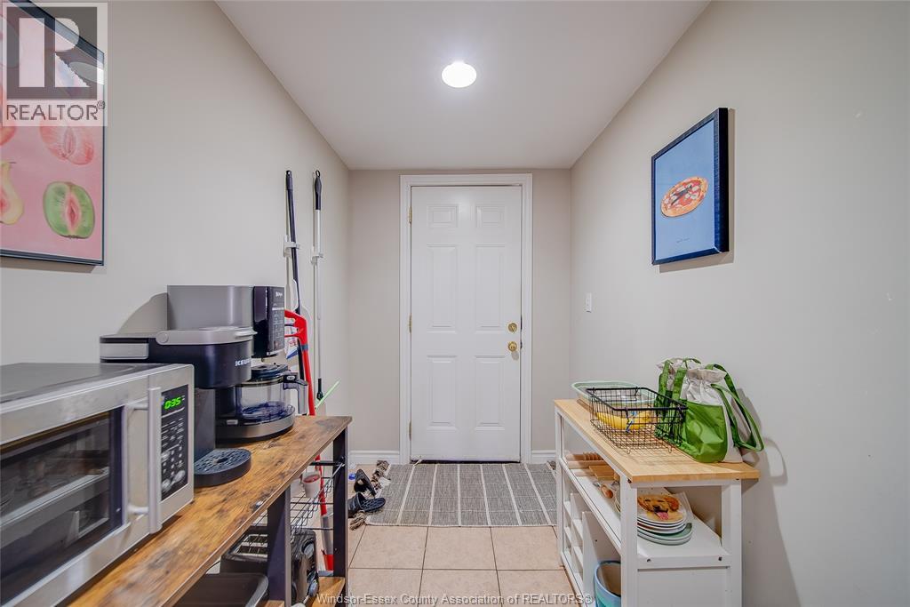 1087 Marentette, Windsor, Ontario  N9A 2A4 - Photo 18 - 26025023