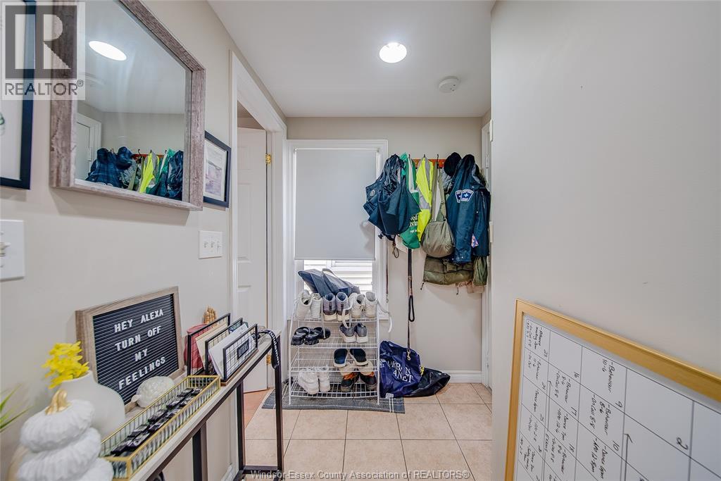 1087 Marentette, Windsor, Ontario  N9A 2A4 - Photo 13 - 26025023