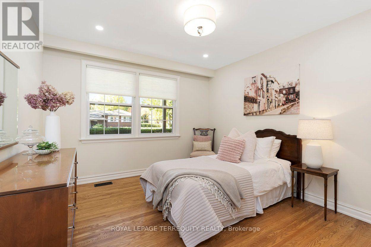 21 Greencoat Road, Toronto, Ontario  M9C 2T7 - Photo 11 - W14030456