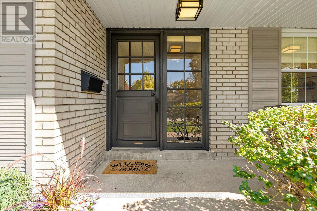 21 Greencoat Road, Toronto, Ontario  M9C 2T7 - Photo 4 - W14030456