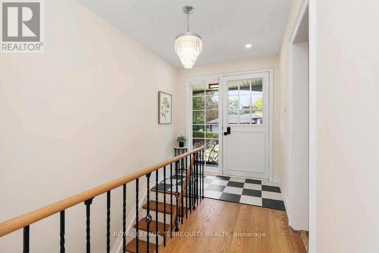 21 Greencoat Road, Toronto, Ontario  M9C 2T7 - Photo 5 - W14030456