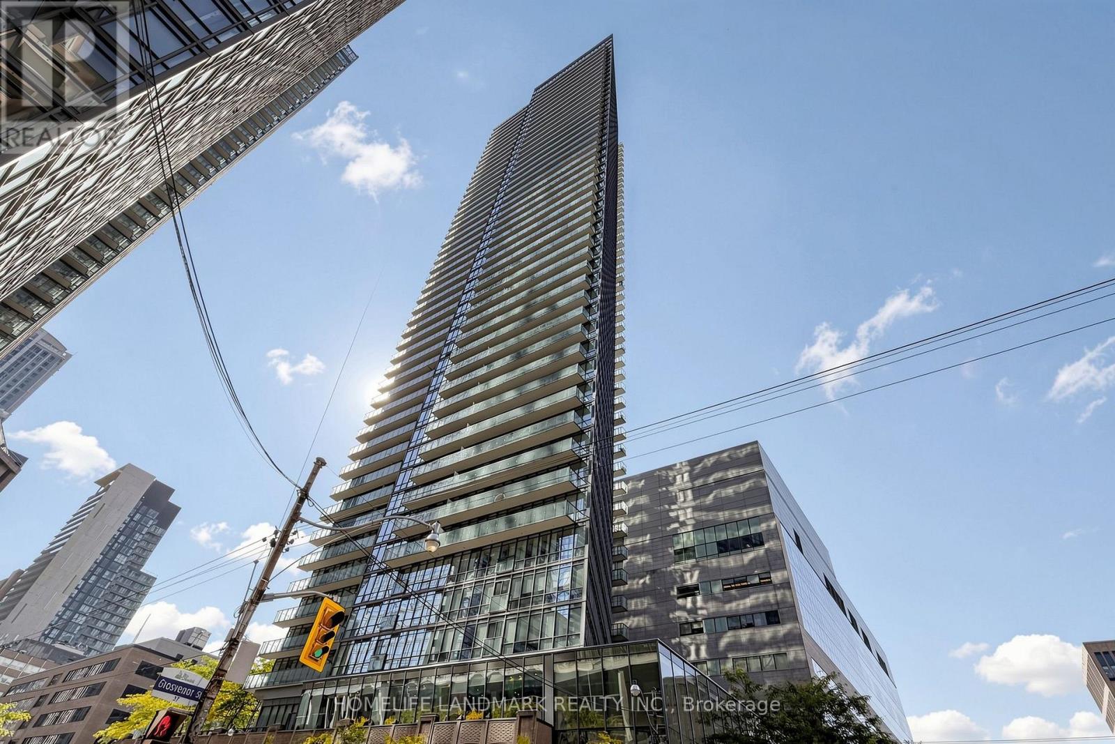 204 - 832 BAY STREET, Toronto, Ontario