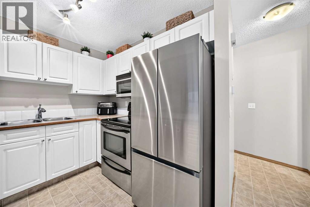 187 Millview Green SW, Calgary, Alberta  T2Y 3W1 - Photo 7 - A2350889