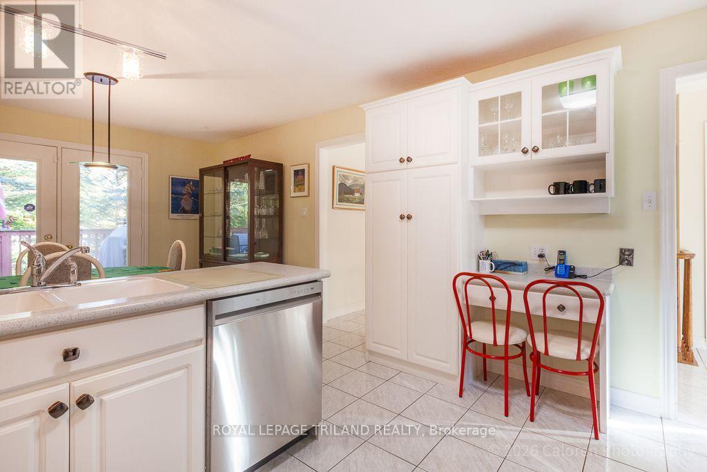 90 Chestnut Court, London South, Ontario  N6K 4J5 - Photo 16 - X14030638