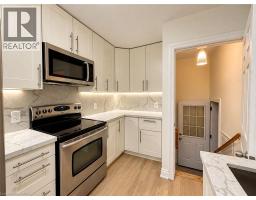 9 GRENADIER Drive, Hamilton, Ontario