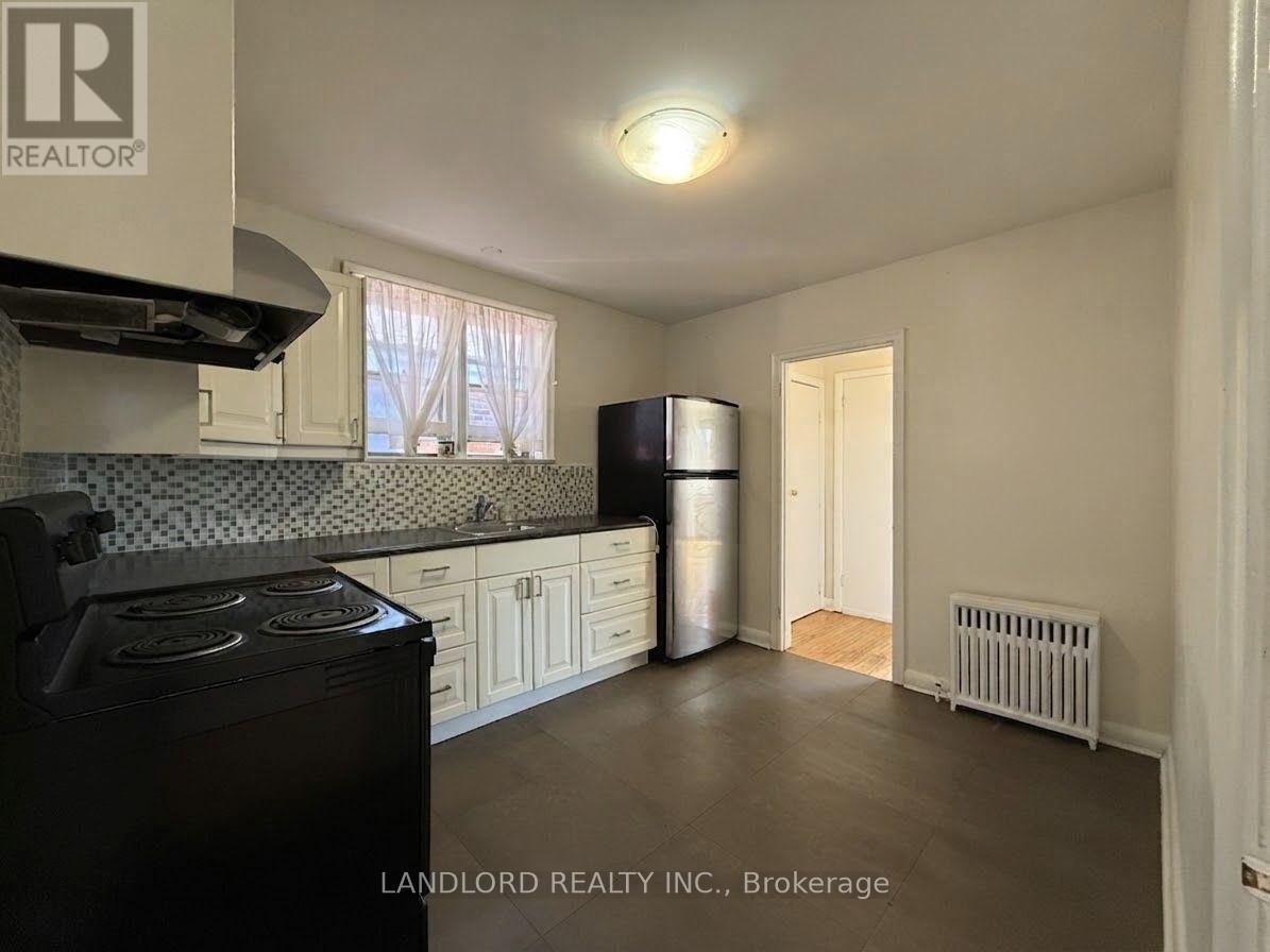 2nd Fl - 82 Lanark Avenue, Toronto, Ontario  M6E 2G4 - Photo 11 - C14030548