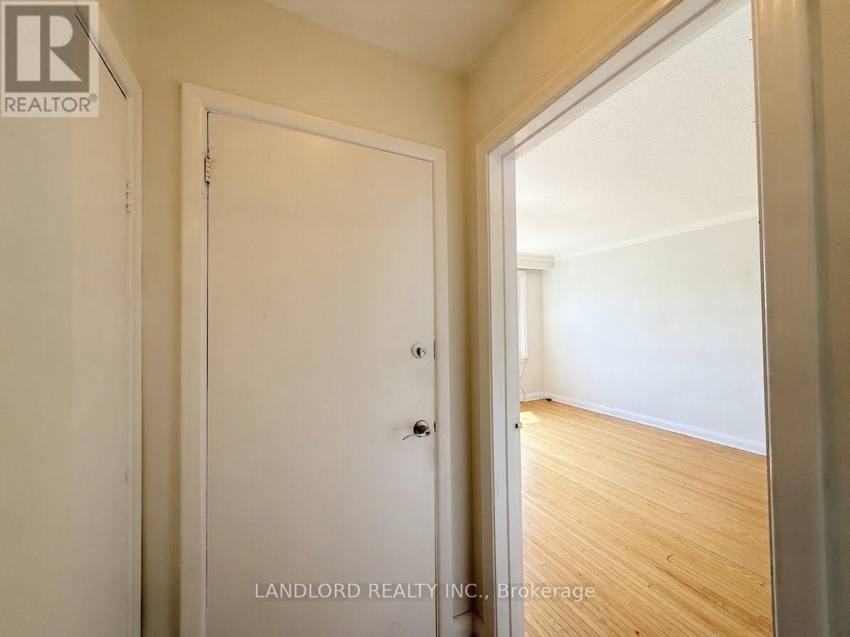 2nd Fl - 82 Lanark Avenue, Toronto, Ontario  M6E 2G4 - Photo 12 - C14030548