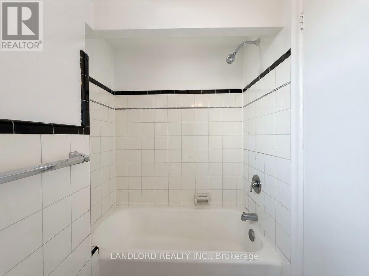 2nd Fl - 82 Lanark Avenue, Toronto, Ontario  M6E 2G4 - Photo 15 - C14030548