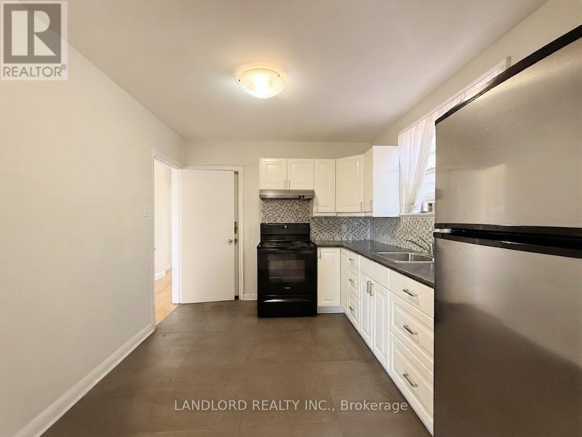 2nd Fl - 82 Lanark Avenue, Toronto, Ontario  M6E 2G4 - Photo 9 - C14030548