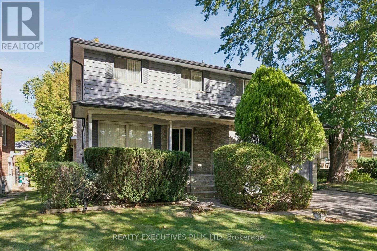 12 Mandel Crescent, Toronto, Ontario  M2H 1B9 - Photo 2 - C14030824