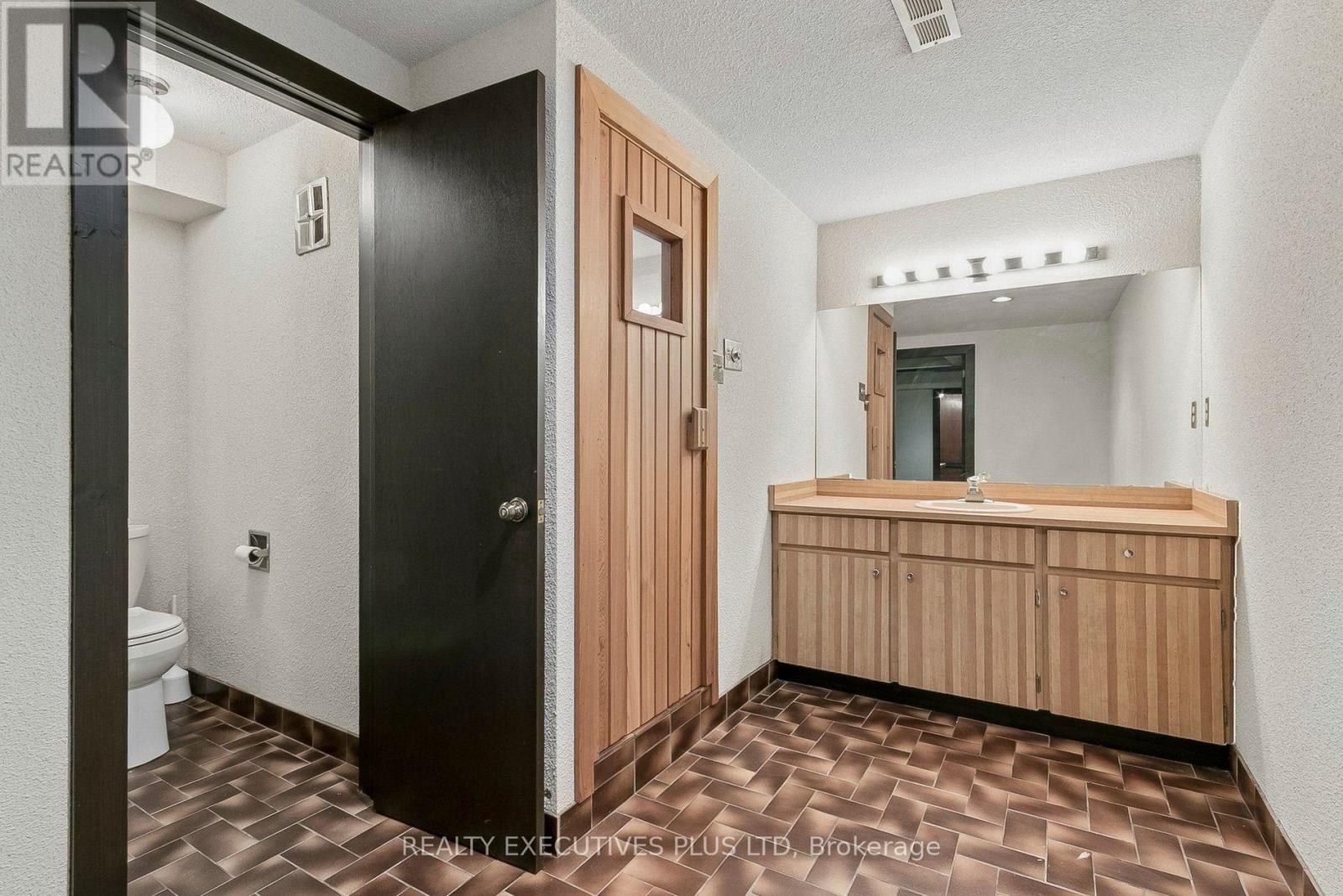 12 Mandel Crescent, Toronto, Ontario  M2H 1B9 - Photo 31 - C14030824