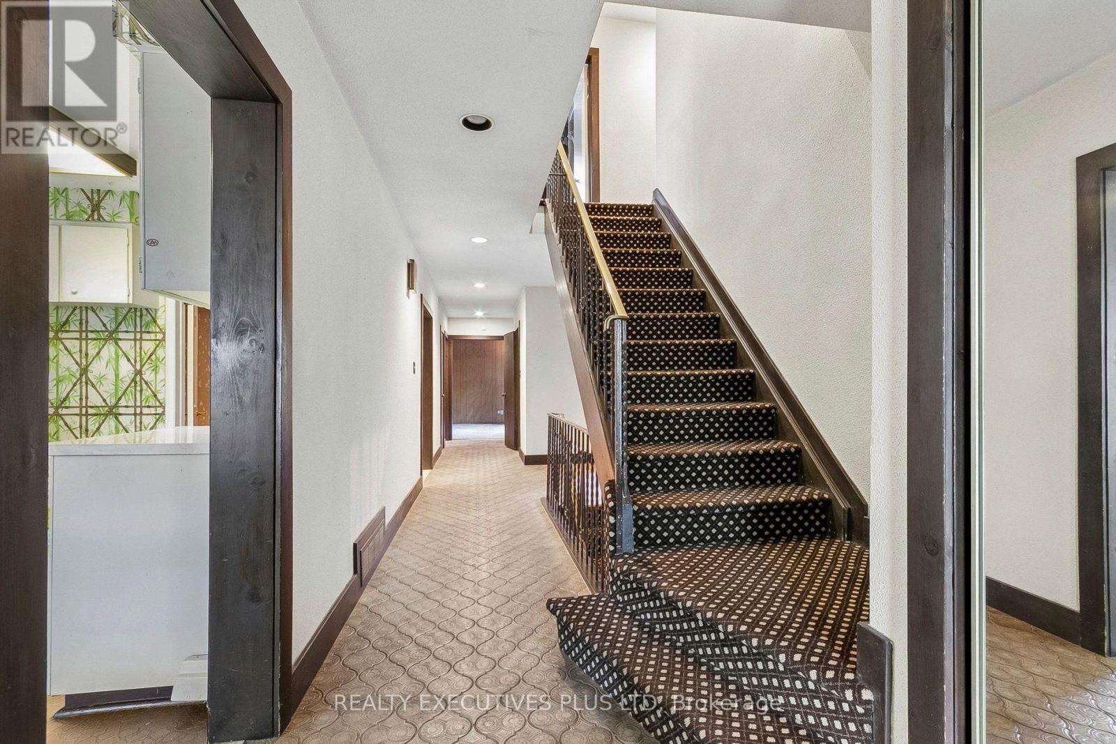 12 Mandel Crescent, Toronto, Ontario  M2H 1B9 - Photo 4 - C14030824