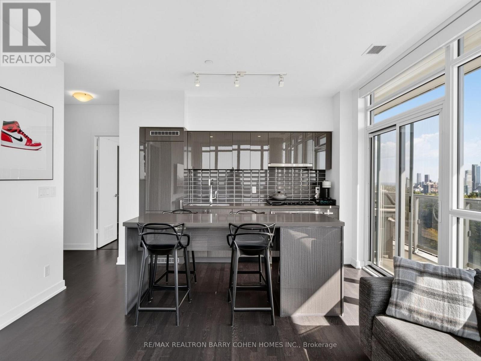 1707 - 501 St Clair Avenue W, Toronto, Ontario  M5P 0A2 - Photo 5 - C14030856