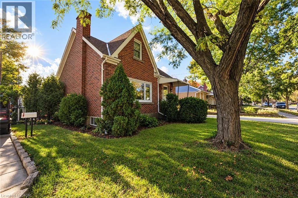11 Crestwood Avenue, Kitchener, Ontario  N2H 4K6 - Photo 2 - 40869977