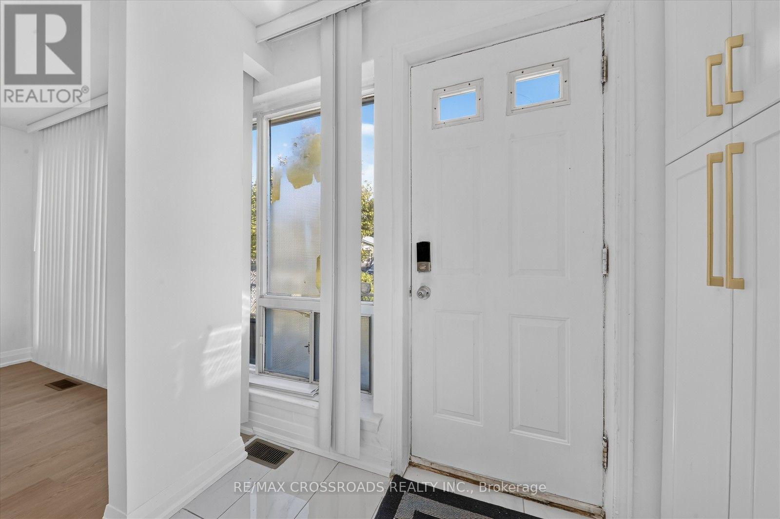 210 Linden Avenue, Toronto, Ontario  M1K 3H8 - Photo 5 - E14030522