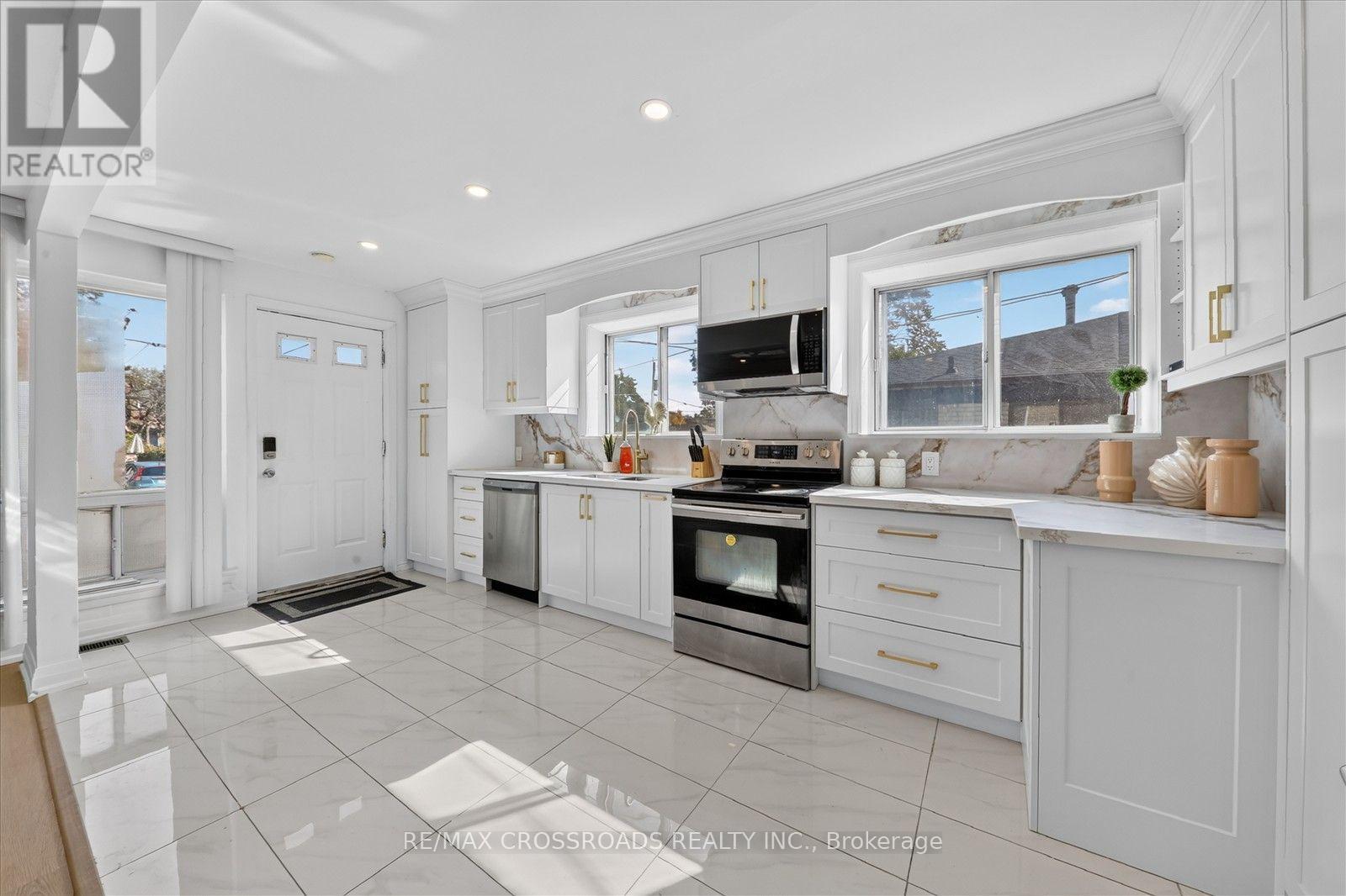 210 Linden Avenue, Toronto, Ontario  M1K 3H8 - Photo 6 - E14030522