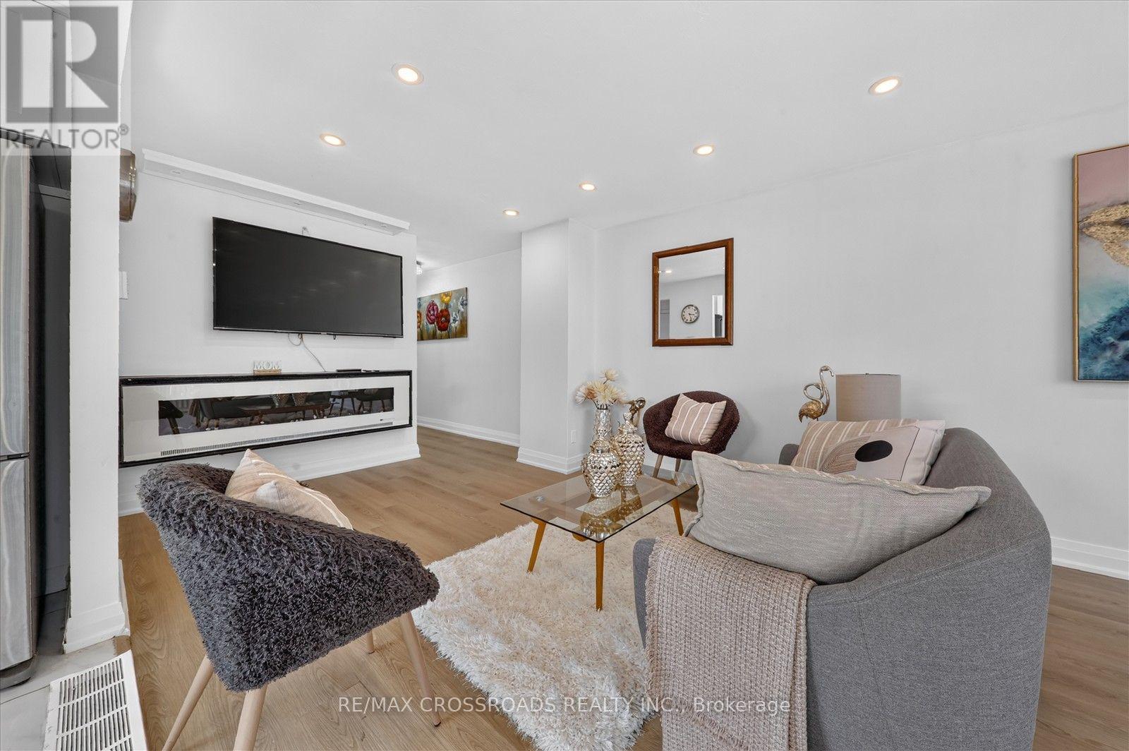 210 Linden Avenue, Toronto, Ontario  M1K 3H8 - Photo 9 - E14030522