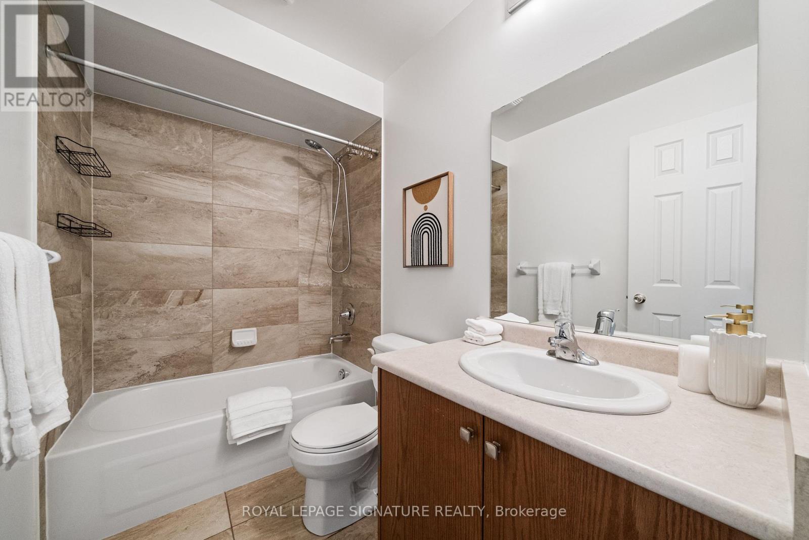 34 Carnahan Terrace, Toronto, Ontario  M4E 0B2 - Photo 11 - E14030830