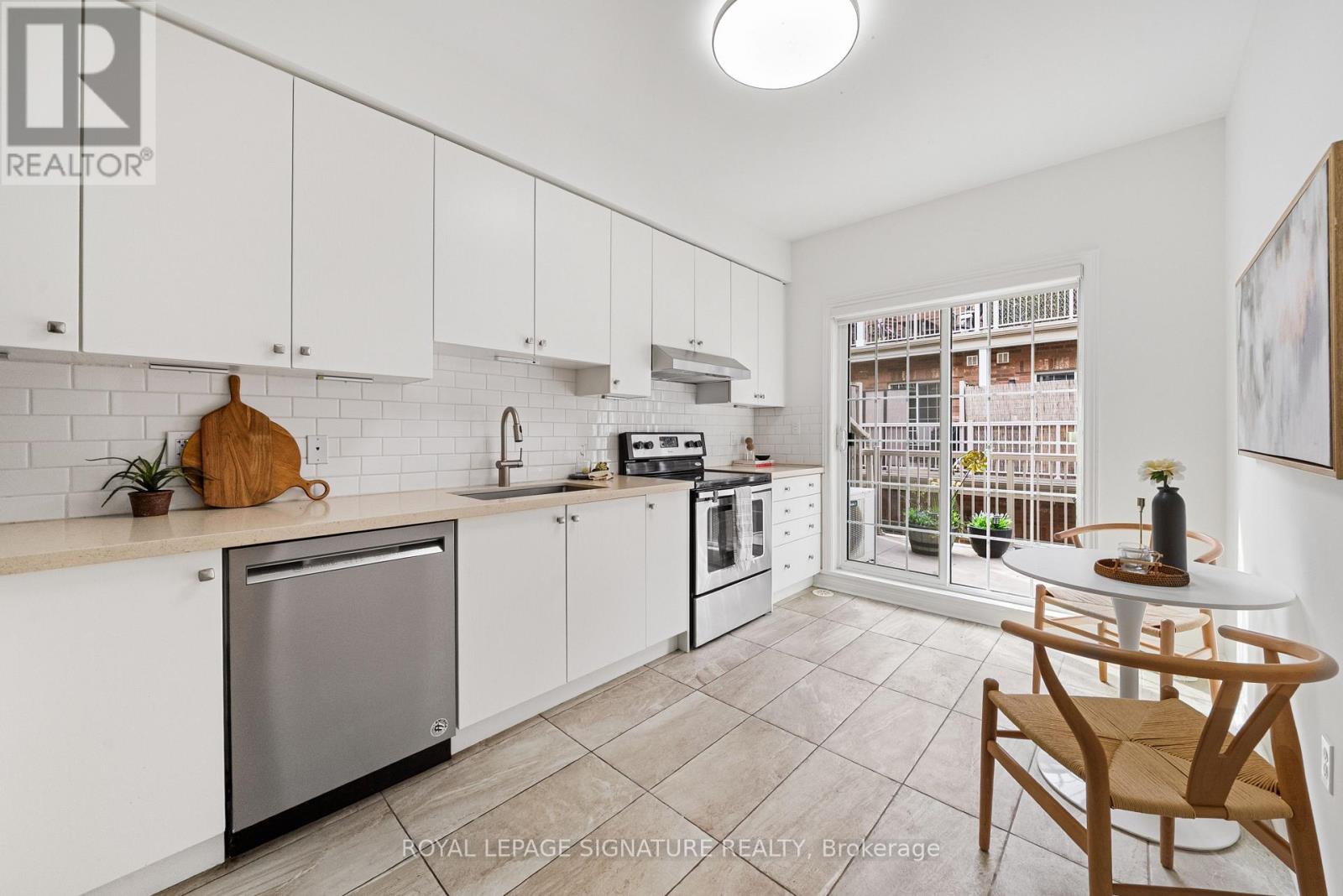 34 Carnahan Terrace, Toronto, Ontario  M4E 0B2 - Photo 12 - E14030830