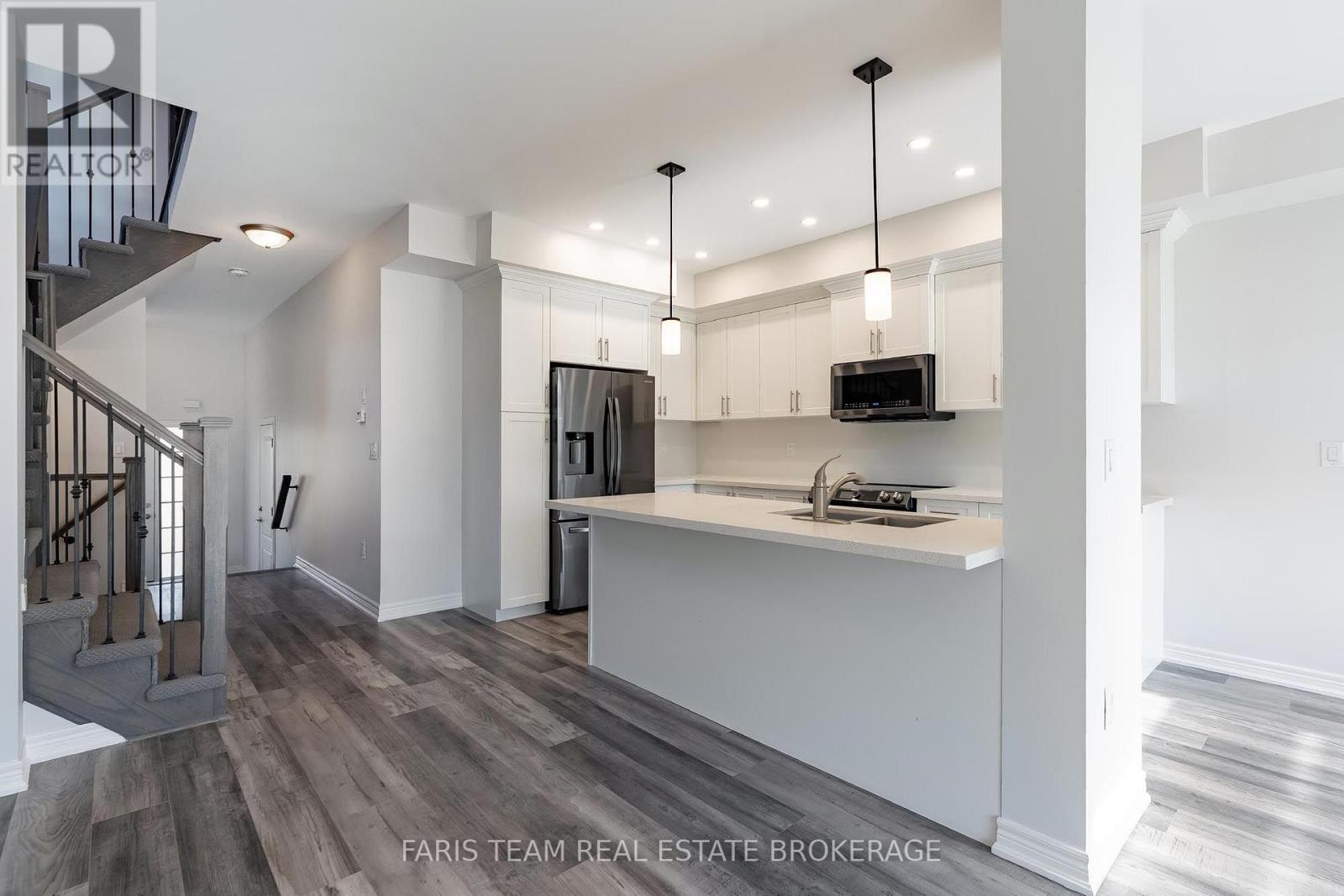 11 Churchlea Mews, Orillia, Ontario  L3V 8K9 - Photo 4 - S14030582
