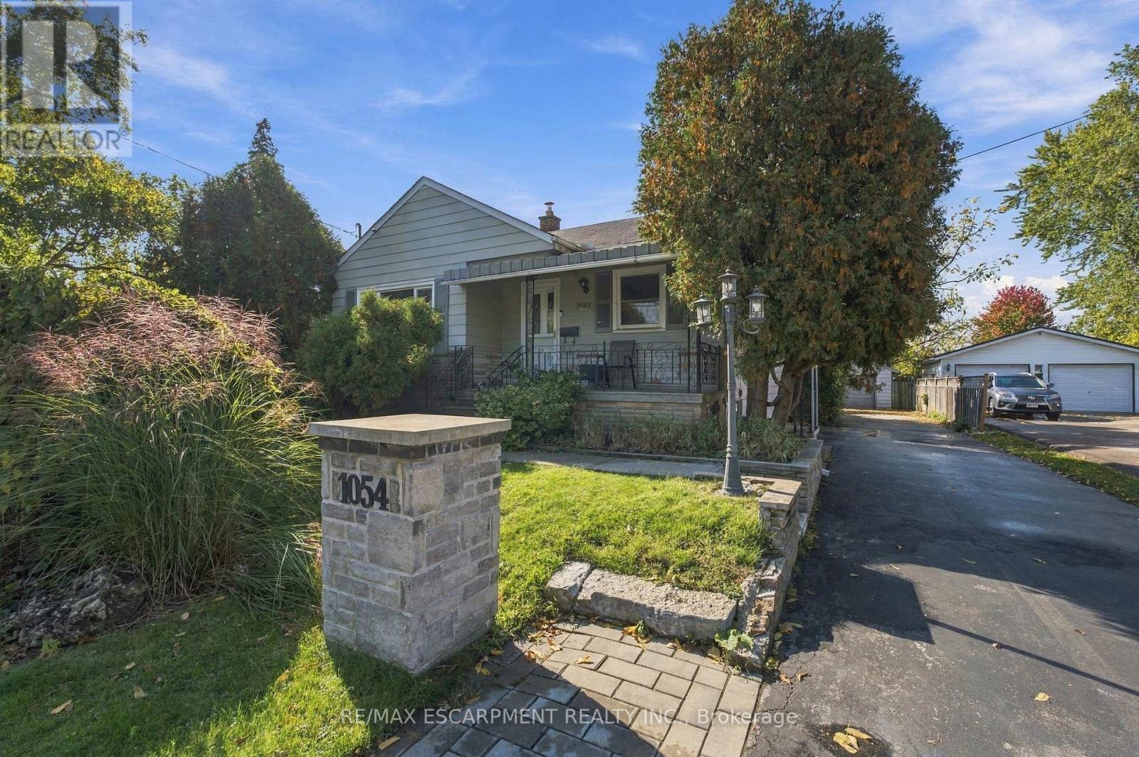 1054 GLENDOR AVENUE, Burlington, Ontario