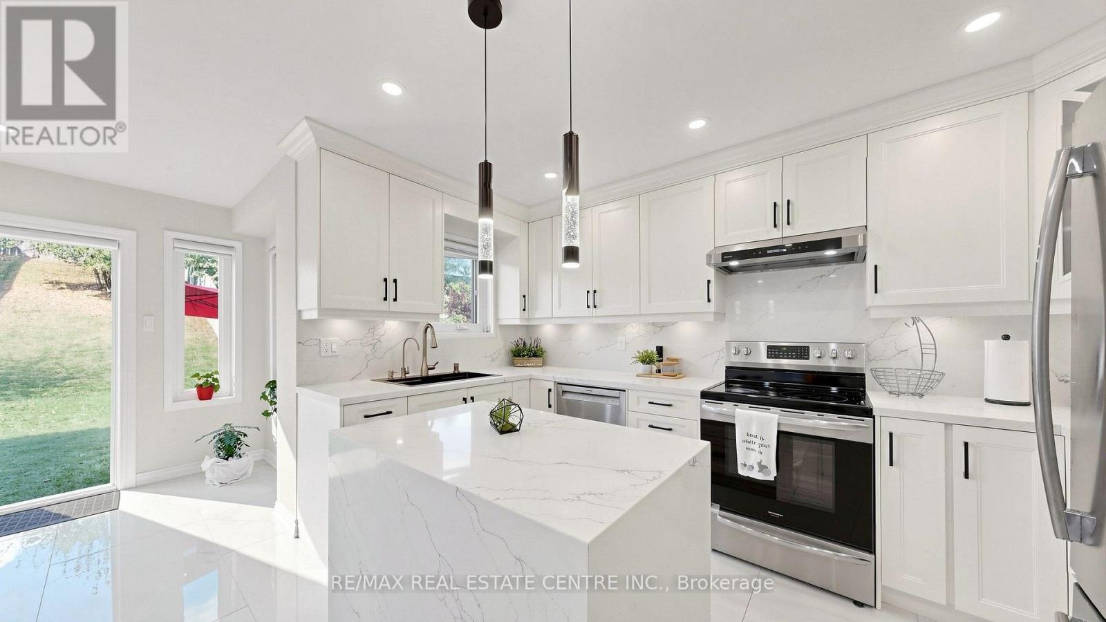 351 Wildgrass Road, Mississauga, Ontario  L5B 4H1 - Photo 15 - W14030868
