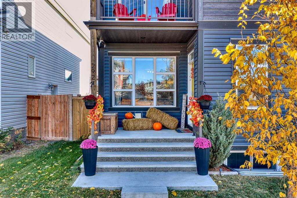 292 Chinook Gate Close Sw, Airdrie, Alberta  T4B 0R7 - Photo 3 - A2351058