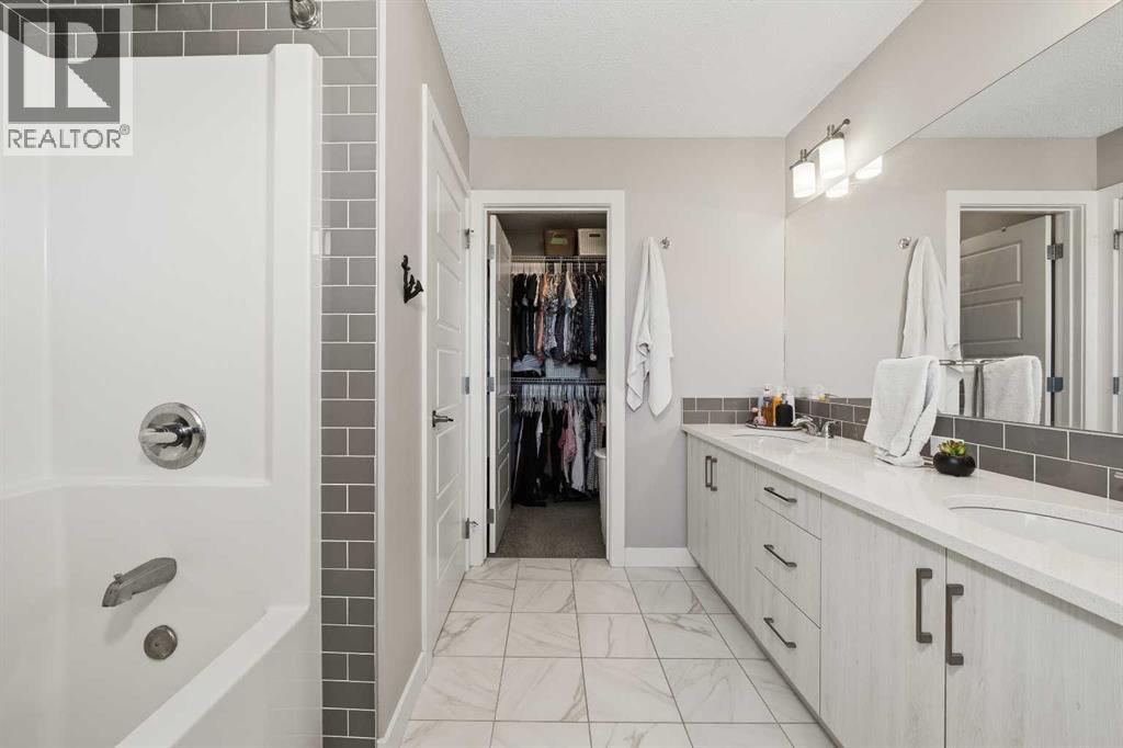 292 Chinook Gate Close Sw, Airdrie, Alberta  T4B 0R7 - Photo 24 - A2351058