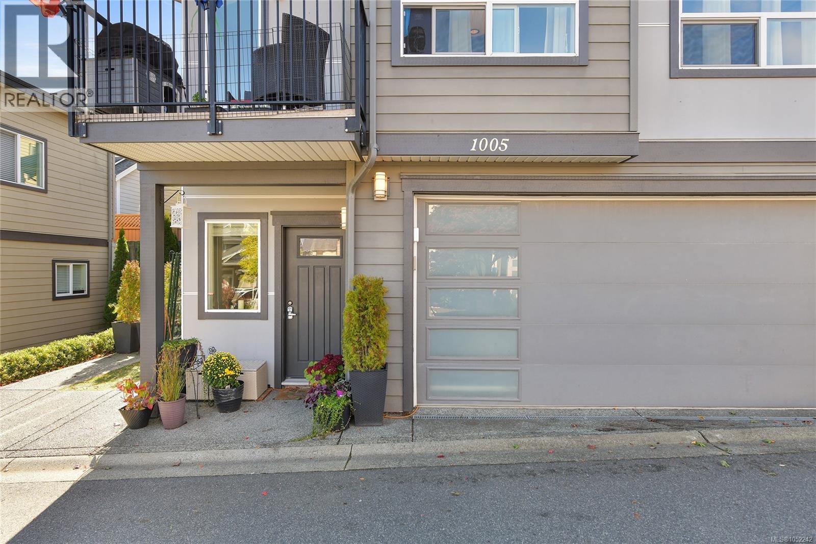1005 Boeing Close