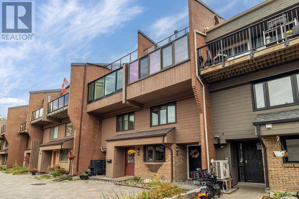2 - 251 Bruyere Street, Ottawa, Ontario  K1N 5E5 - Photo 3 - X14031002