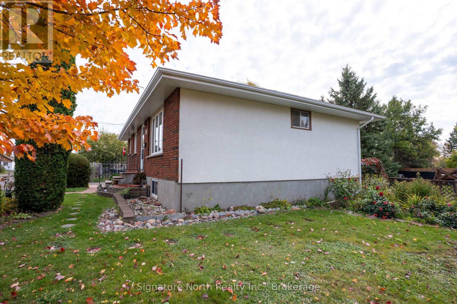615 Hollylane Street, Thunder Bay, Ontario  P7B 2E9 - Photo 3 - X14031004
