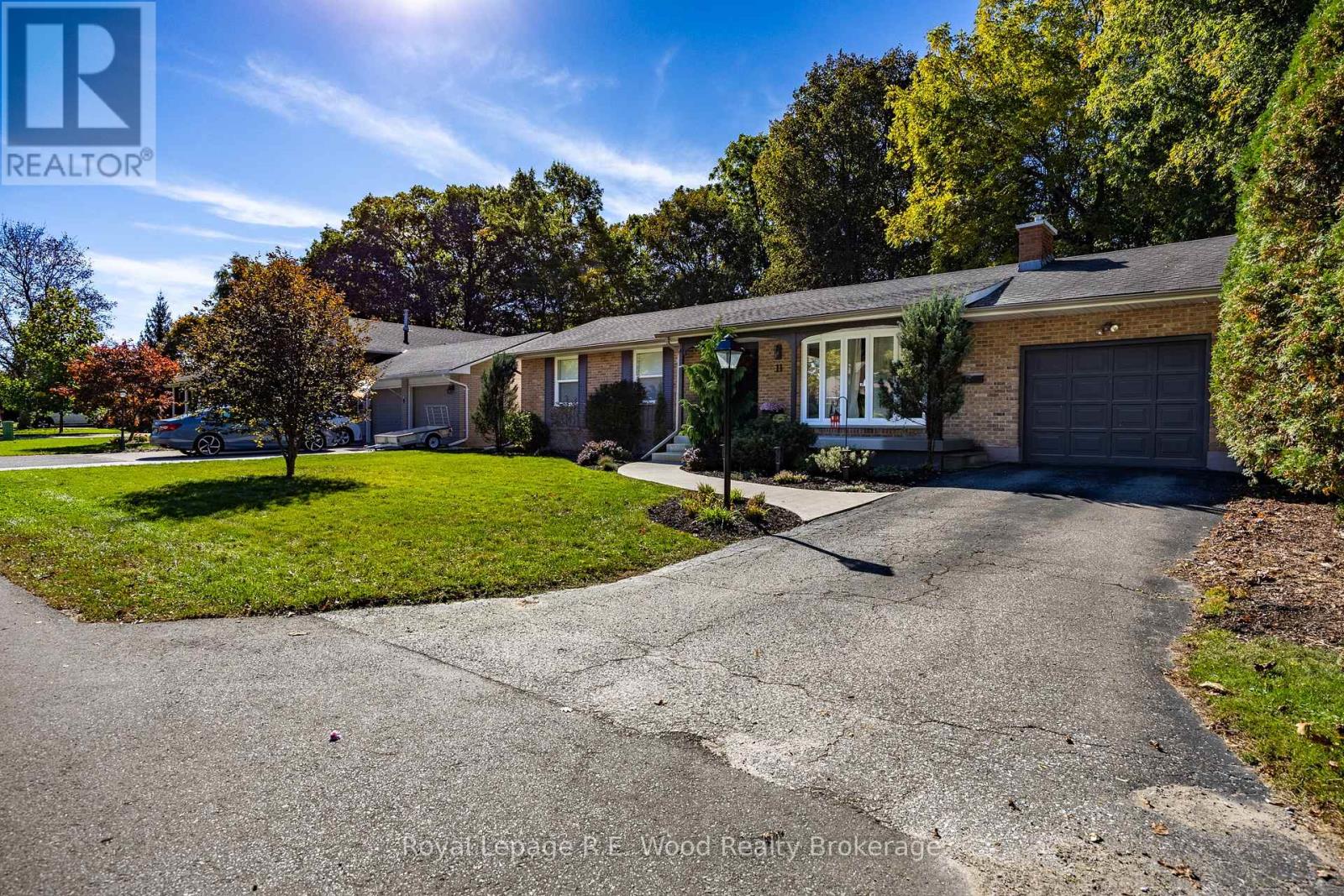 11 Eleanor Court, Tillsonburg, Ontario  N4G 2H3 - Photo 2 - X14031056