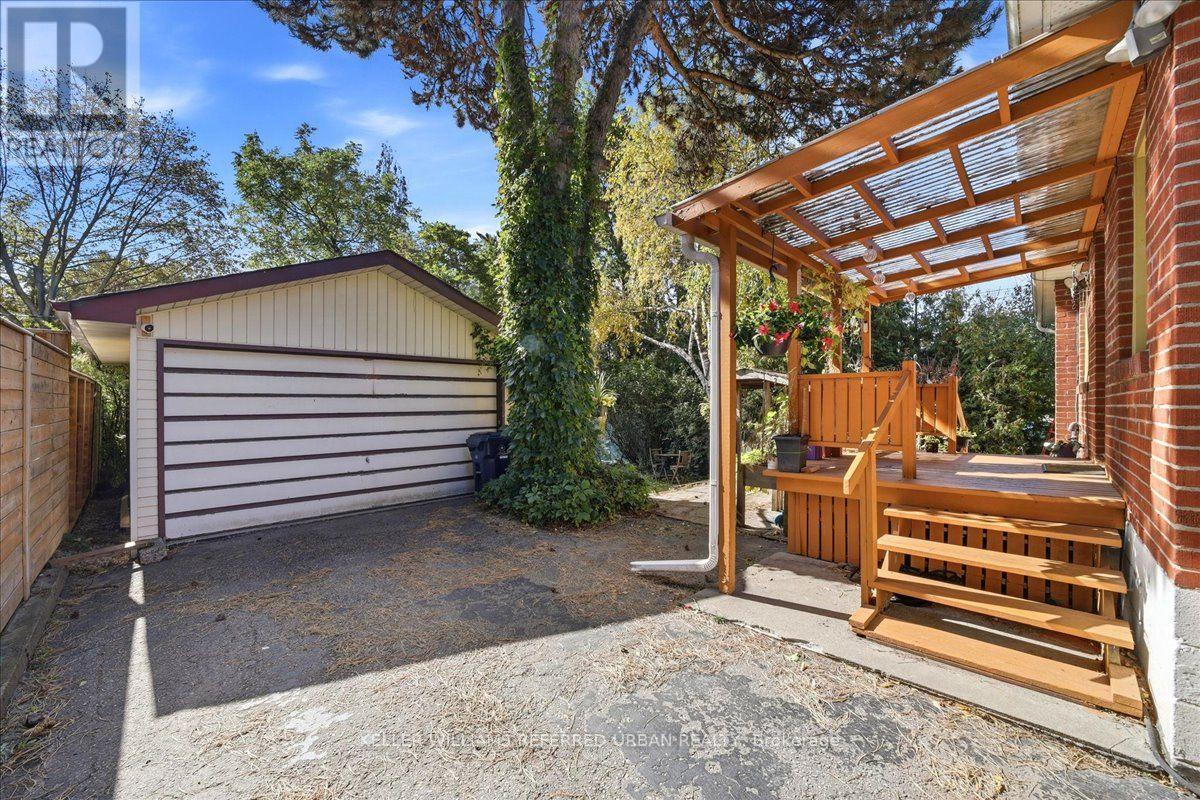 241 Churchill Avenue, Toronto, Ontario  M2R 1E2 - Photo 4 - C14031000