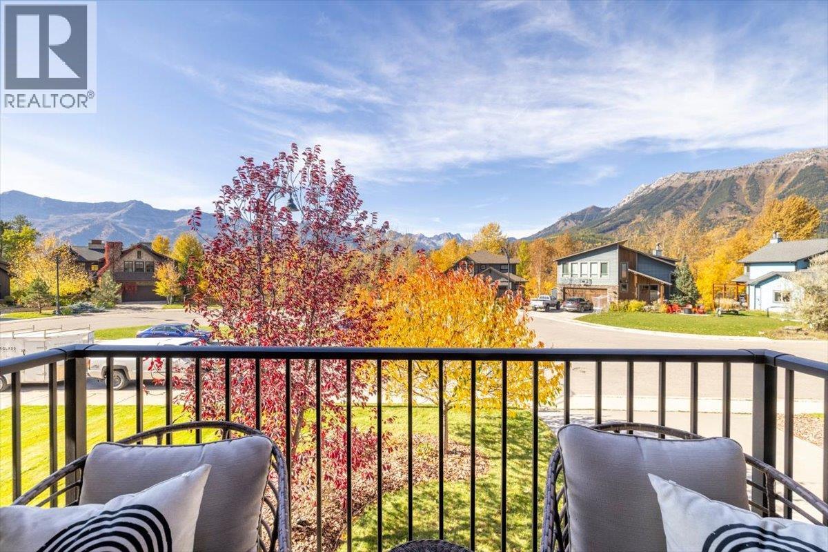 10 Silver Ridge Way