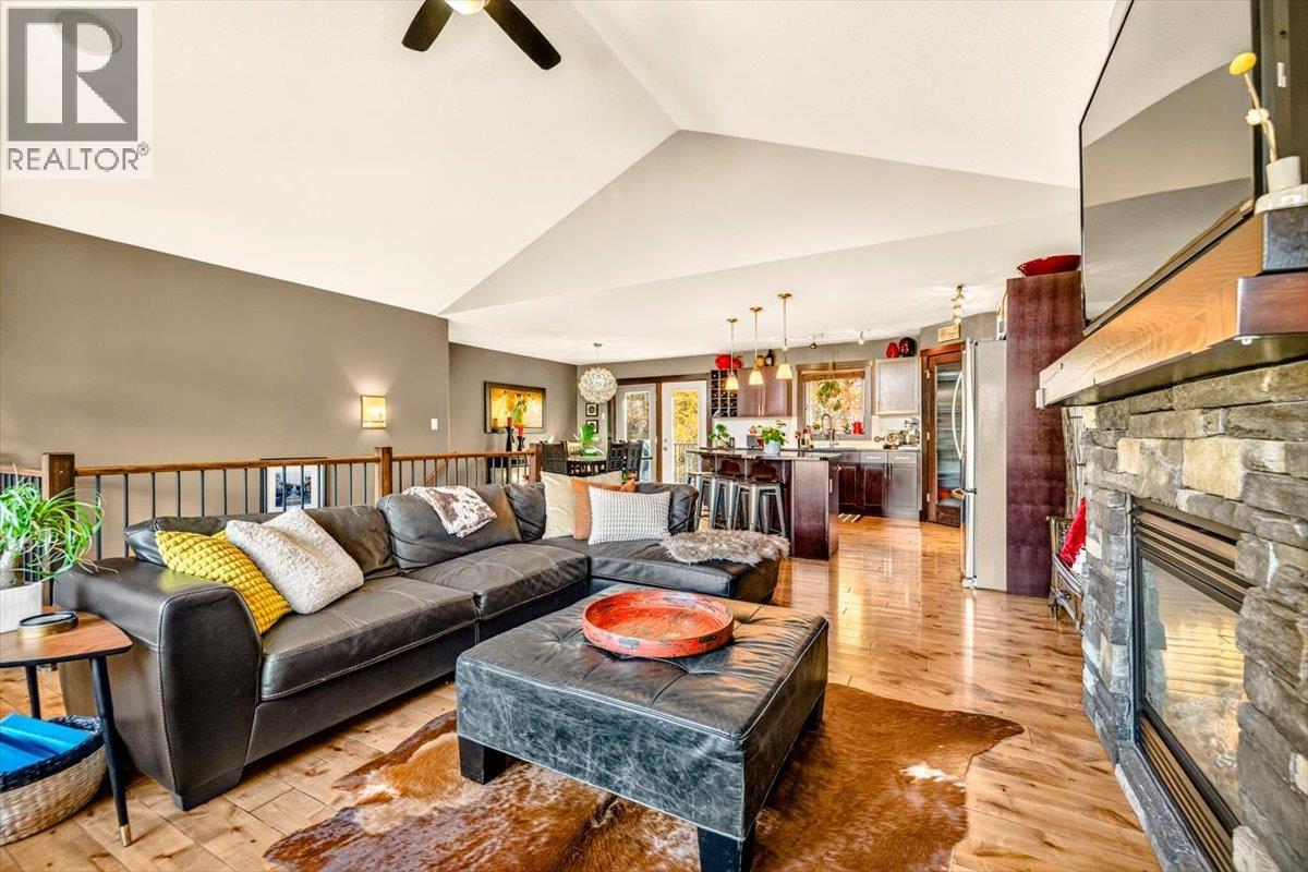10 Silver Ridge Way