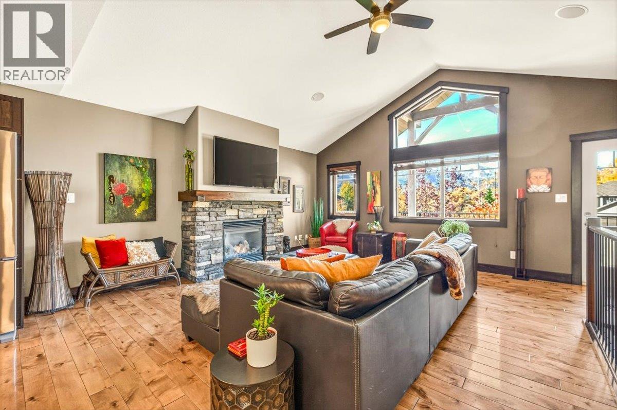 10 Silver Ridge Way