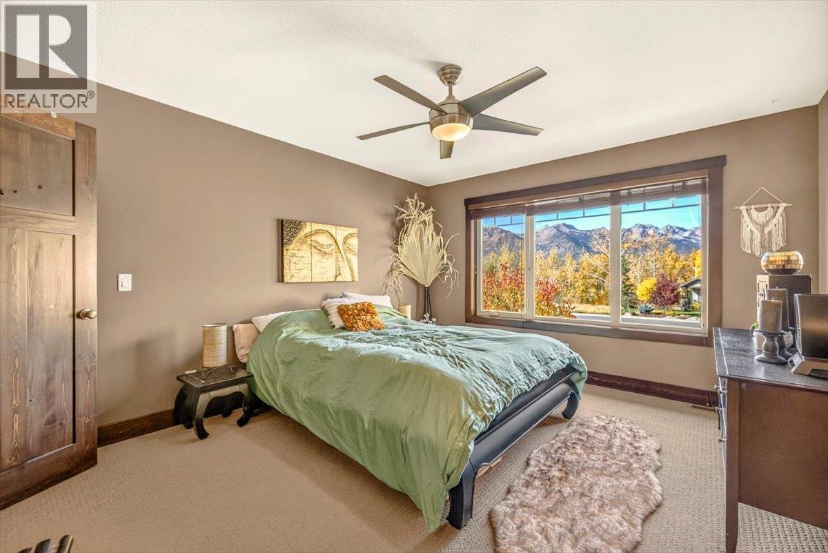 10 Silver Ridge Way