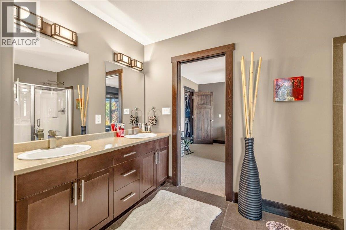 10 Silver Ridge Way