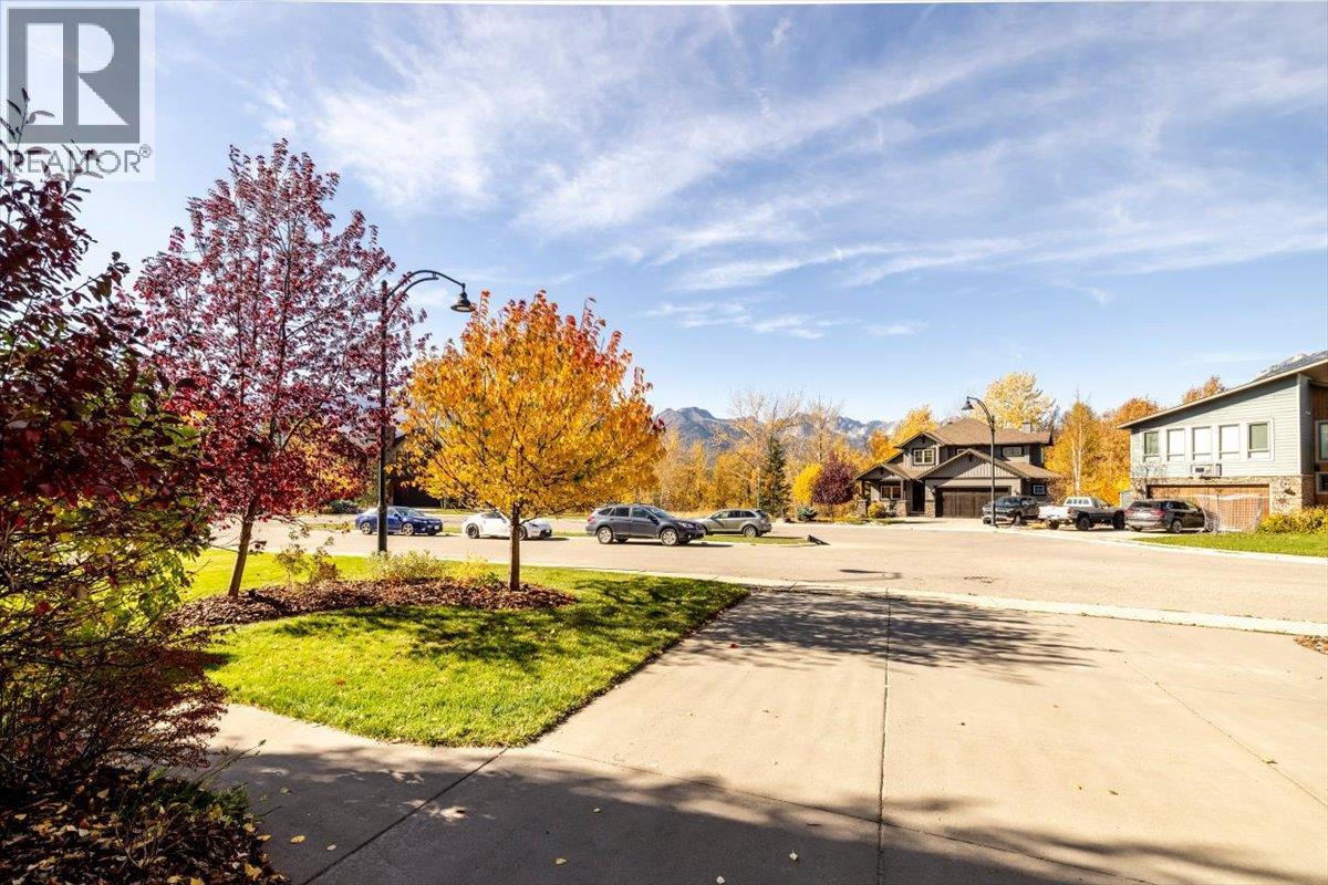 10 Silver Ridge Way