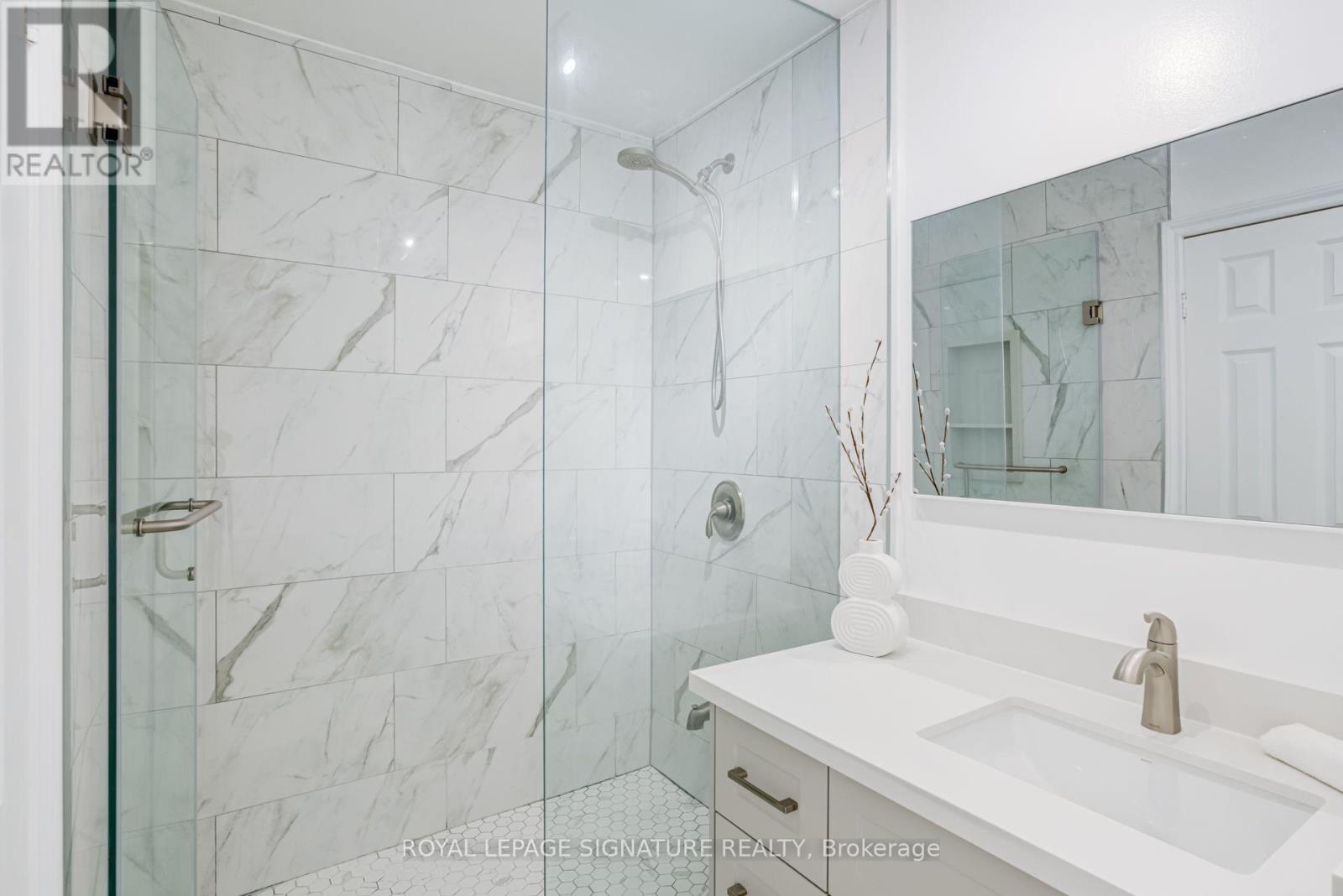 17 Thames Court, Richmond Hill, Ontario  L4B 1N5 - Photo 21 - N14031038