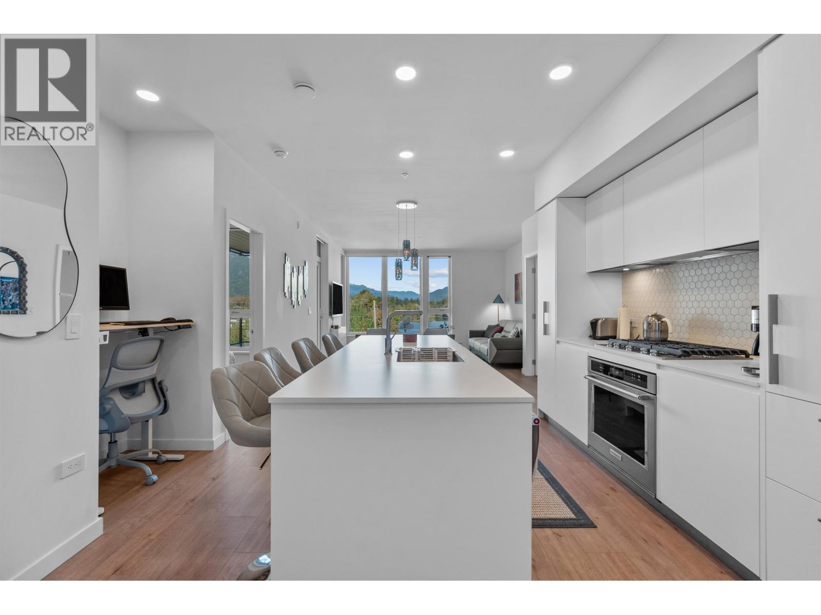 411 1500 Scott Crescent, Squamish, British Columbia  V8B 1G5 - Photo 2 - R3175120
