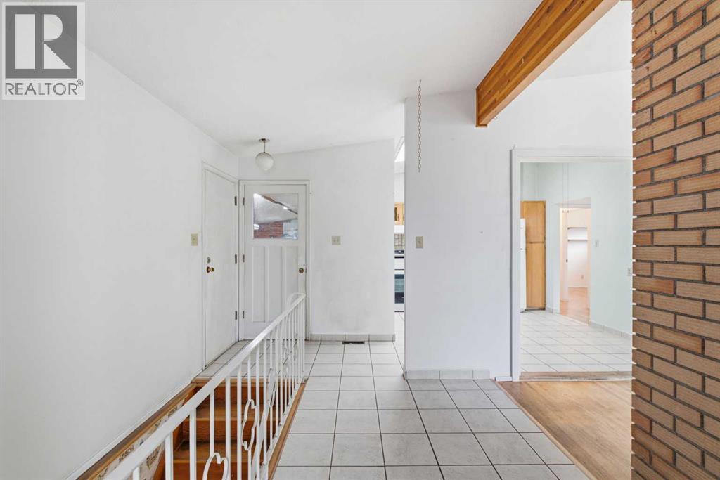 132 Lake Wapta Rise SE, Calgary, Alberta  T2J 2M9 - Photo 3 - A2351173