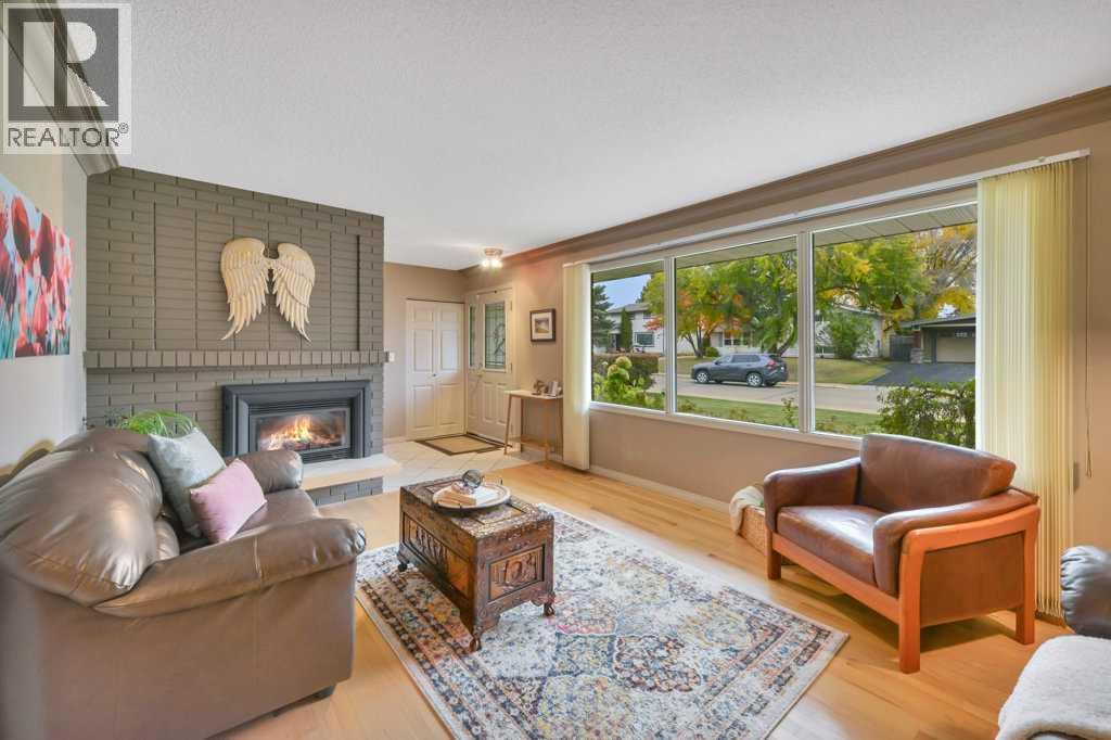 40 Springfield Avenue, Red Deer, Alberta  T4N 0C7 - Photo 2 - A2351819