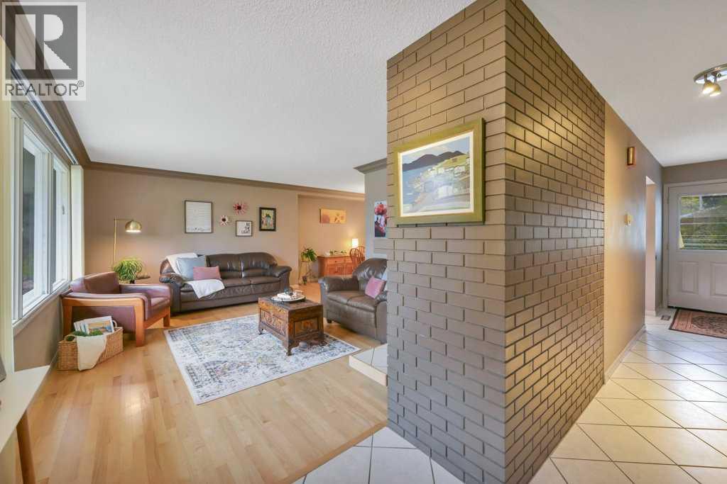 40 Springfield Avenue, Red Deer, Alberta  T4N 0C7 - Photo 3 - A2351819
