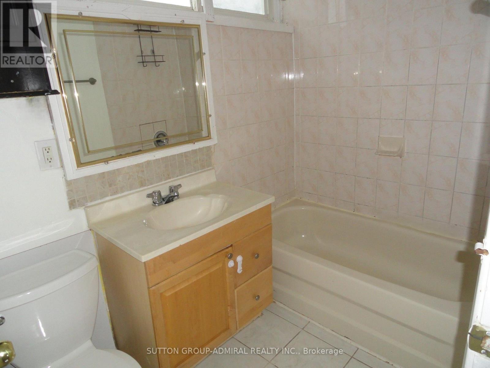 23 Chalkfarm Dr Drive, Toronto, Ontario  M3L 1L1 - Photo 11 - W14030956
