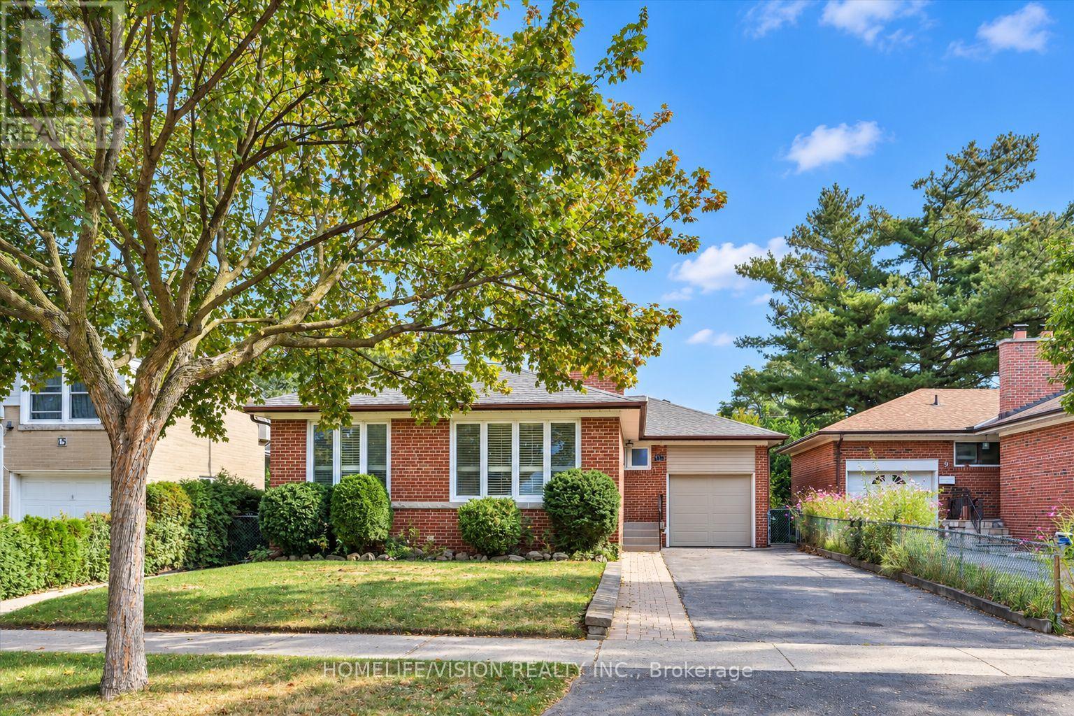11 Larstone Avenue, Toronto, Ontario  M8Z 2N5 - Photo 1 - W14031040