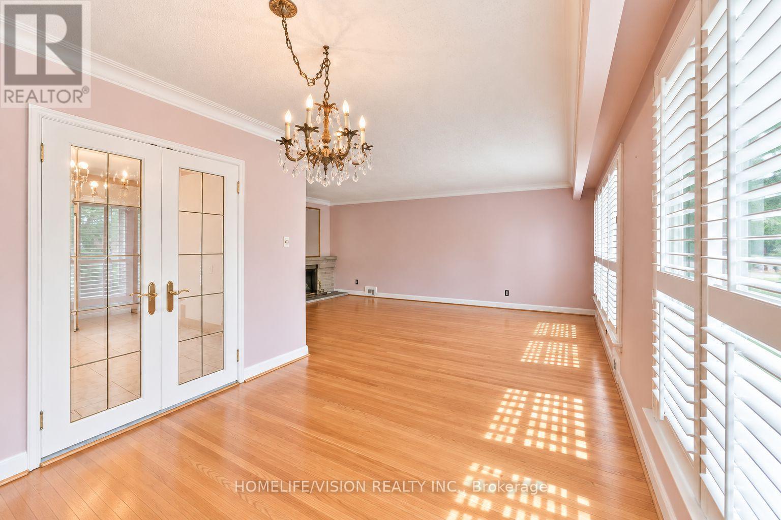 11 Larstone Avenue, Toronto, Ontario  M8Z 2N5 - Photo 12 - W14031040