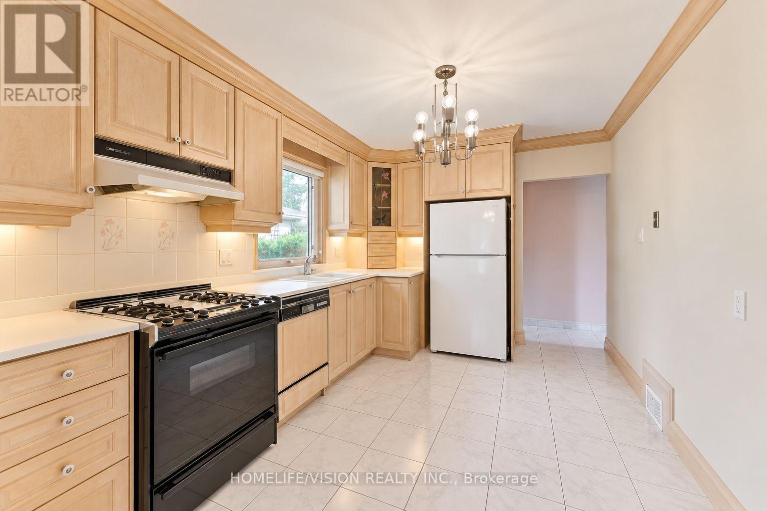 11 Larstone Avenue, Toronto, Ontario  M8Z 2N5 - Photo 14 - W14031040