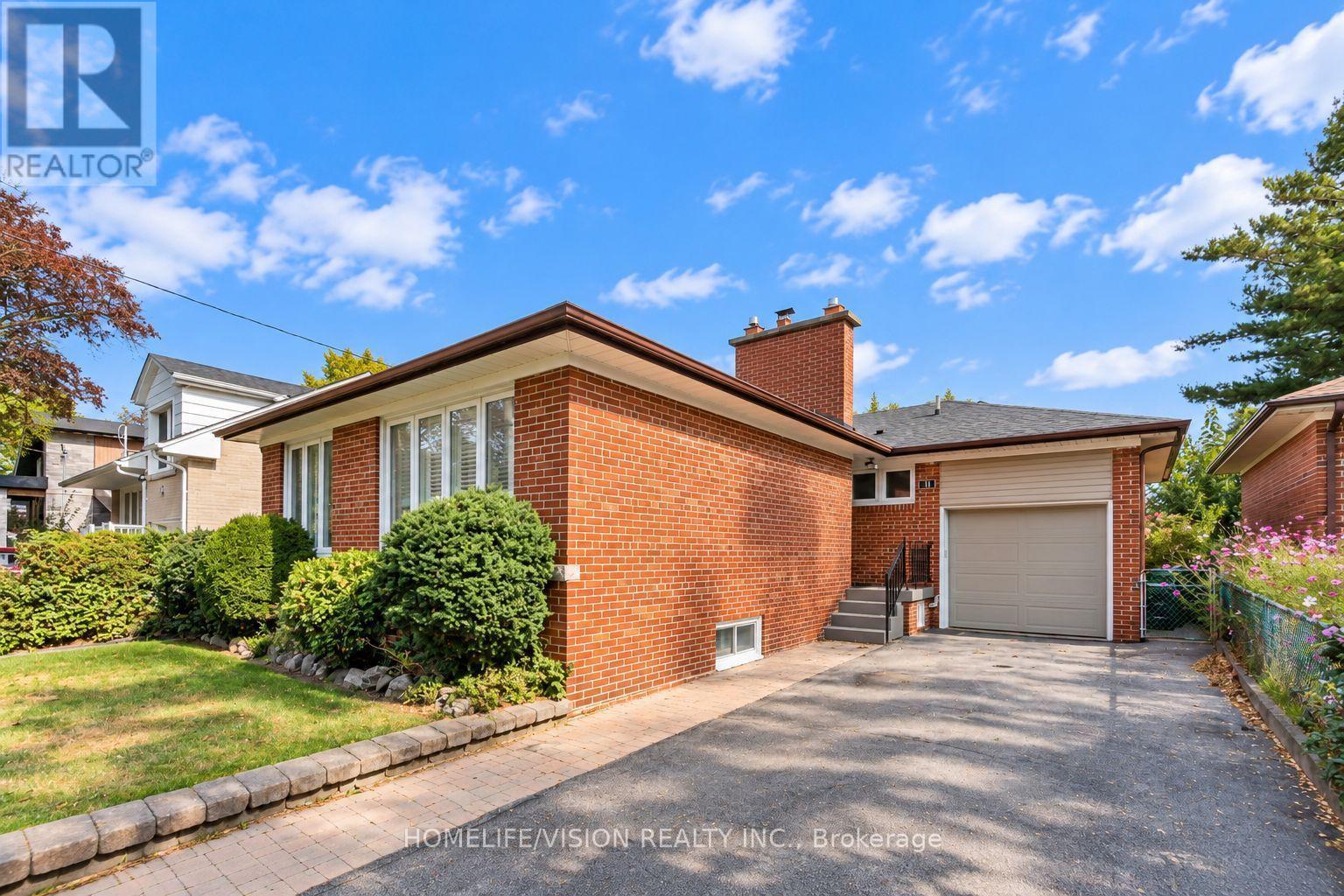11 Larstone Avenue, Toronto, Ontario  M8Z 2N5 - Photo 3 - W14031040